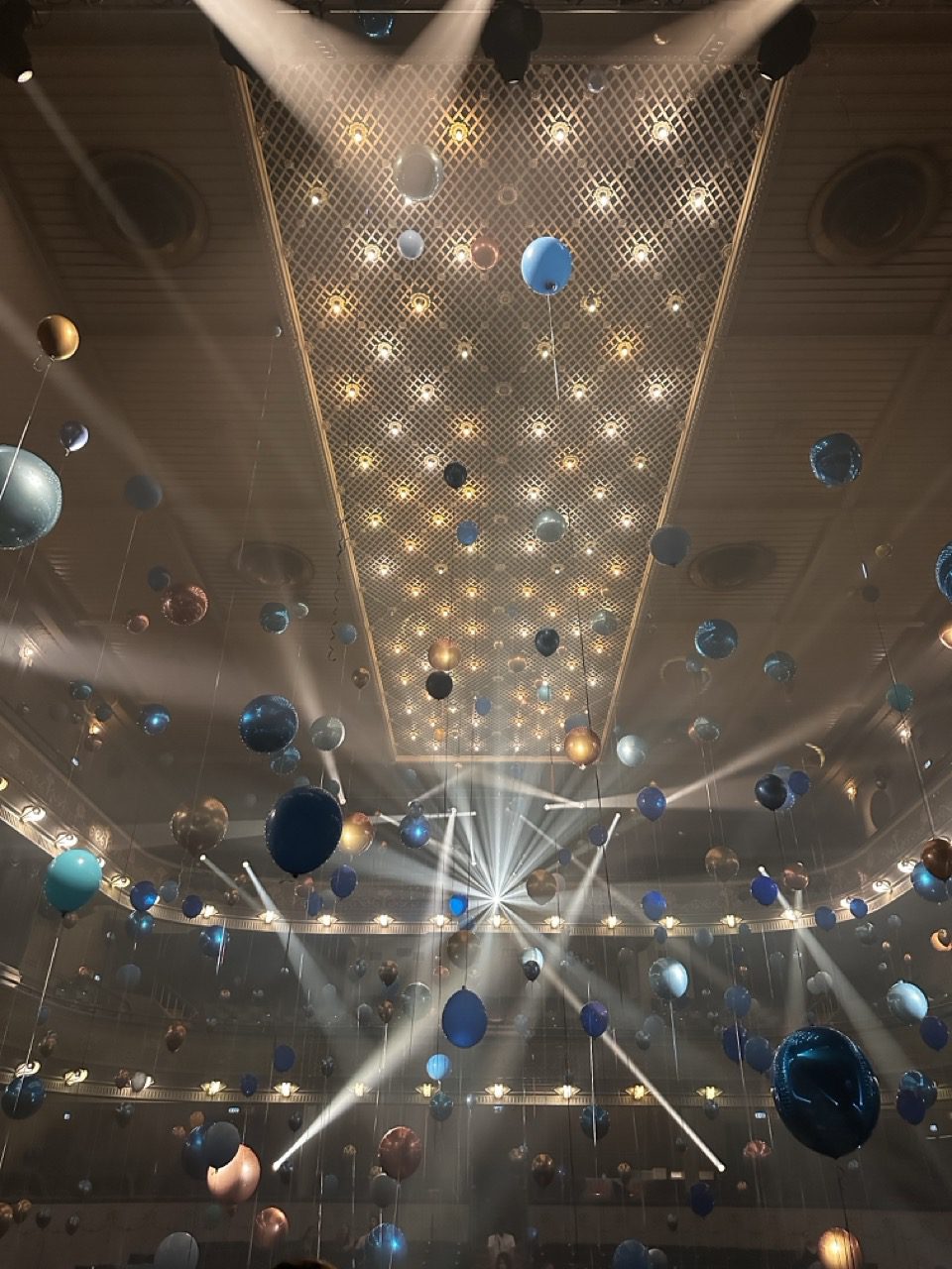 "THEATROS" de Flávia Junqueira